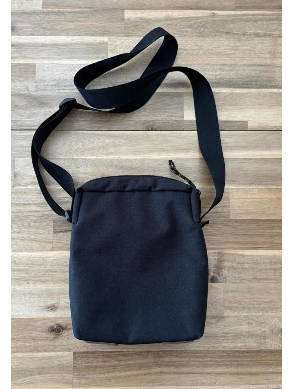 The North Face Unisex Crossbody Bag in Black Heather - Picture 3 of 8